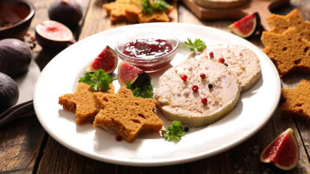 foie gras con toast al pan di zenzero - foie gras goose meat liver pate foto e immagini stock
