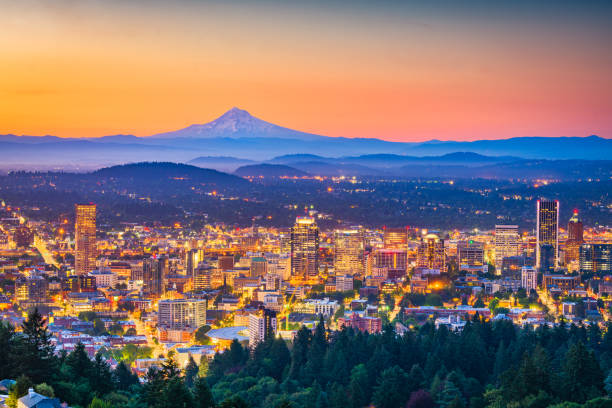 Portland, Oregon, USA Skyline Portland, Oregon, USA skyline at dusk with Mt. Hood in the distance. cascade range photos stock pictures, royalty-free photos & images