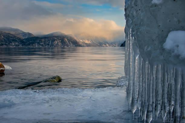 istock Winter sunset on lake Teletskoye. 994379136