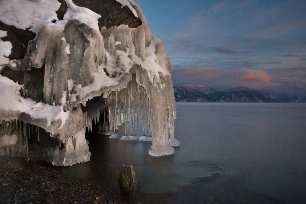 istock Winter sunset on lake Teletskoye. 994381542