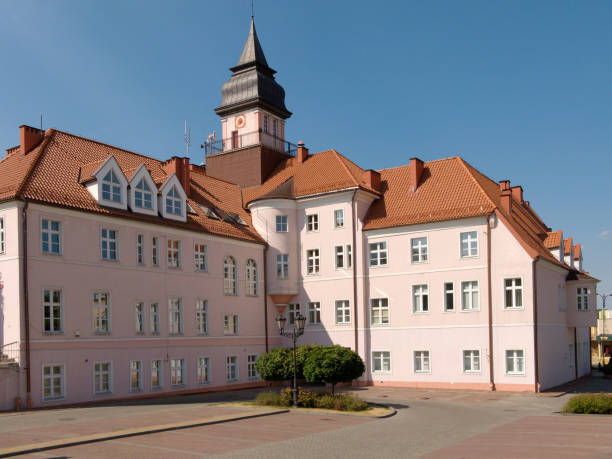 neo barroco ayuntamiento (construido 1910). ilawa, polonia. - neobaroque fotografías e imágenes de stock