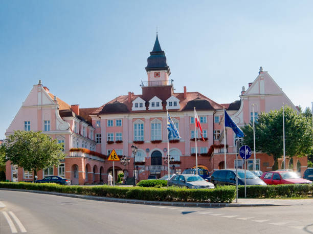 hôtel de ville baroque neo (construit en 1910). ilawa, pologne. - neo baroque photos et images de collection