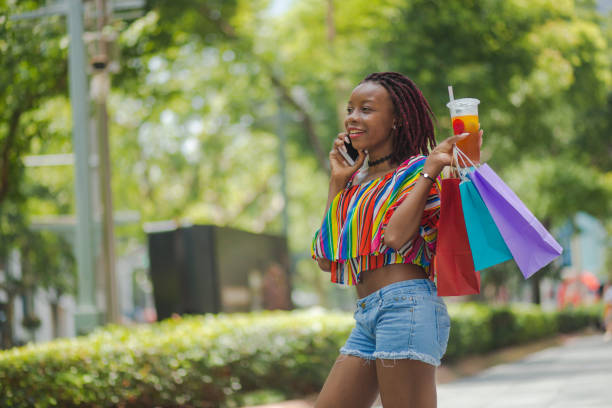 istock City Life, Walking And Shopping 994445564