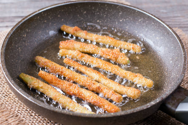 istock Deep fried green beans in the frying pan 994460222