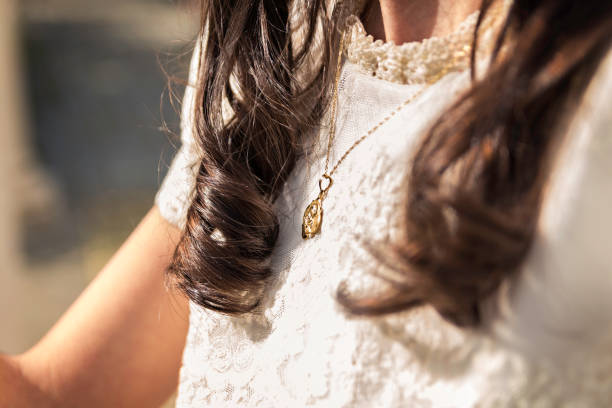 Girl dressed in First communion accessories, Pendant