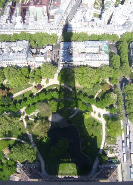 istock The shadow of the Eiffel Tower 994600668