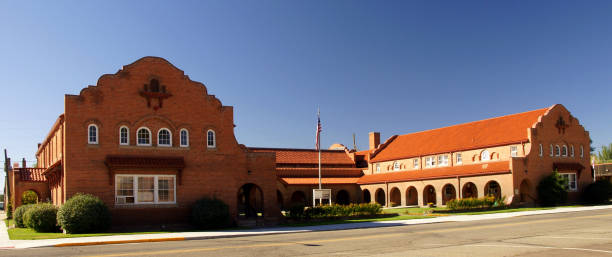 alamosa county courthouse - alamosa fotografías e imágenes de stock