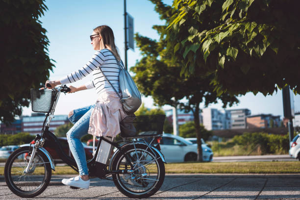 istock Young beautiful, elegantly dressed woman with bicycle 994764182