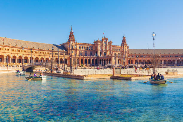 美しいプラザ デ トロス、セビリア、スペインのビュー - plaza de espana sevilla town square seville ストックフォトと画像