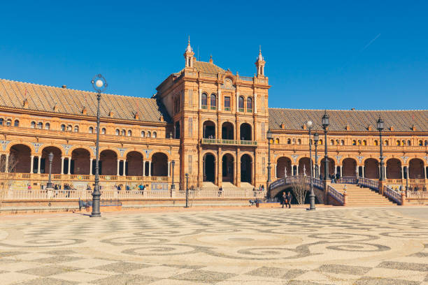 vista della bellissima plaza de espana, siviglia, spagna - spain plaza de espana europe town square foto e immagini stock