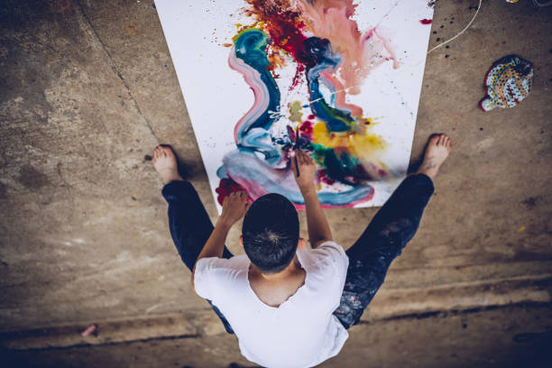 istock Artist drawing outdoors 994810964