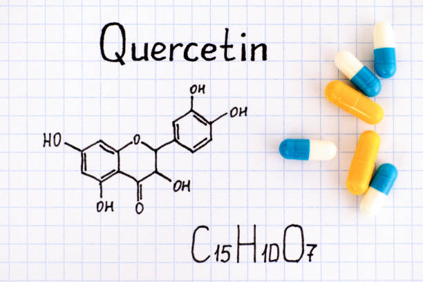 istock Chemical formula of Quercetin with some pills. 994834554