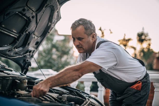istock Mechanic repairing car 994841974