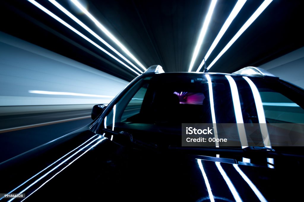 Velocidad y movimiento en el túnel - Foto de stock de Coche libre de derechos