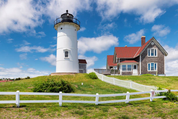 cape cod lighthouse, massachusetts - lighthouse massachusetts beach coastline imagens e fotografias de stock