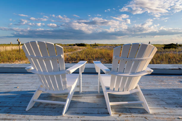 chaises longues sur la plage de cape cod - cape cod national seashore photos et images de collection