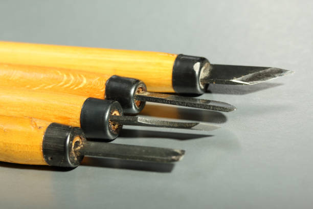 набор деревянных резных ножей с желтыми деревянными ручками - small putty knife box cutter knife knife стоковые фото и изображения