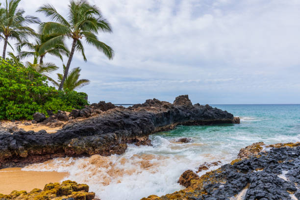 istock Scenic Secret Cove (Beach) Maui 994898012