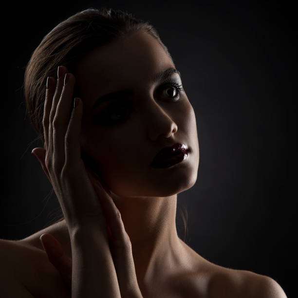 istock Girl beauty face silhouette 994912278