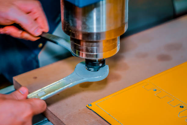 istock Fixing the milling cutter in the spindle. Used spanner. 994954056