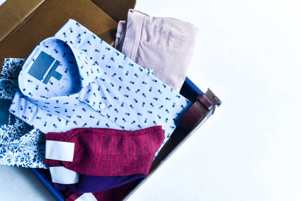 istock Online Clothes Shopping Delivery 994987634