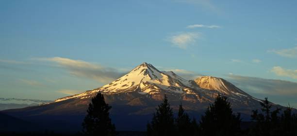 istock Mt. Shasta Sunrise 995083464