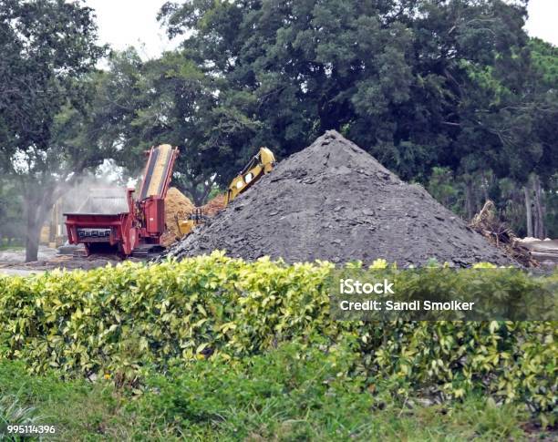 Baumshredder Stockfoto und mehr Bilder von Häcksler - Häcksler, Ausrüstung und Geräte, Baum