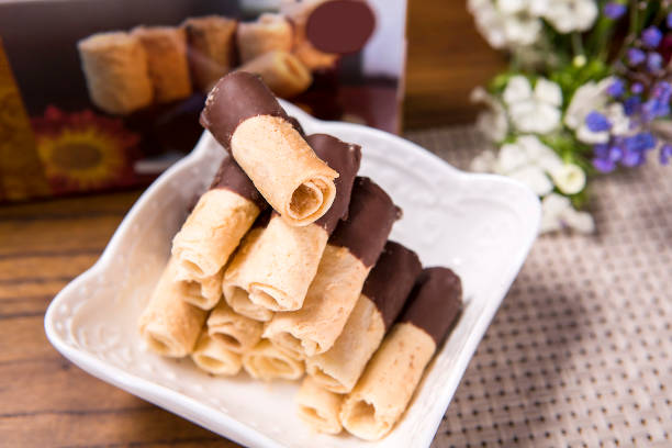 istock Egg rolls are very sweet and very delicious. 995133304