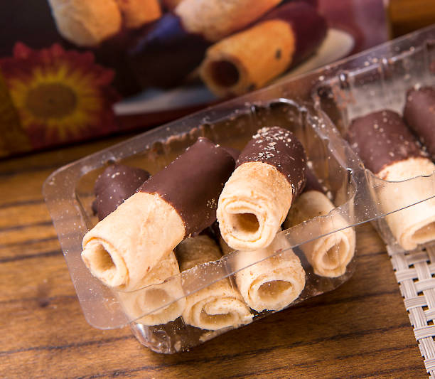 istock Egg rolls are very sweet and very delicious. 995133314