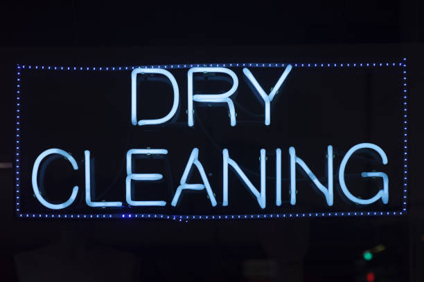 istock Neon Sign, Dry Cleaning 995231376