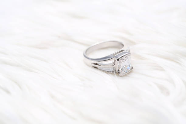 istock Beautiful diamond ring on white fabric 995270556