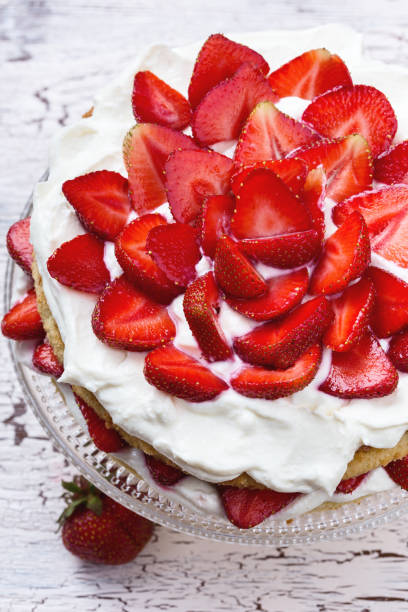 istock Summer cake with strawberries and cream cheese 995291248