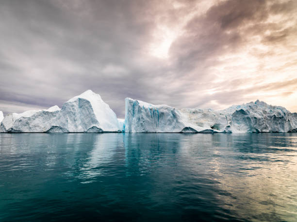 istock Disko Bay Greenland Arctic Icebergs at Twilight Ilulissat 995377404