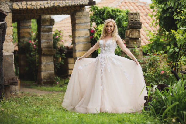 istock Beautiful young bride in garden 995382190