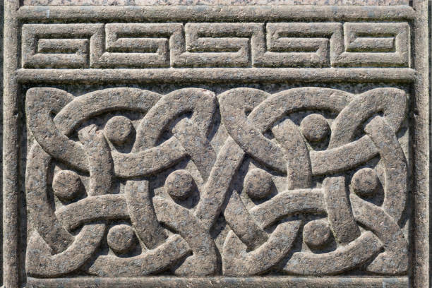 old stone carved celtic design symbol, celtic knot - celtic design imagens e fotografias de stock