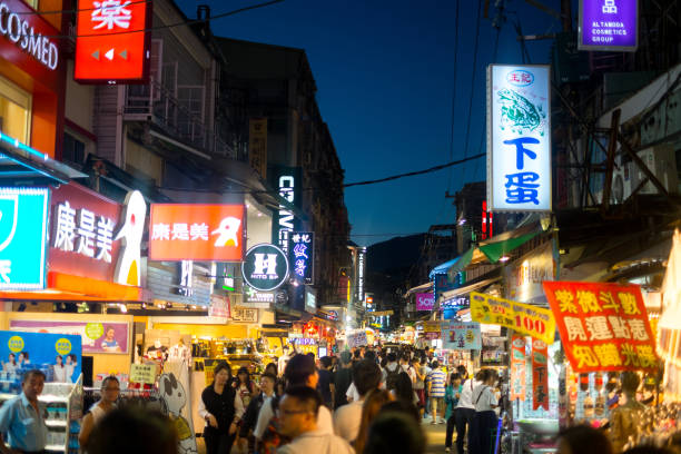 Night market in Taipei, Taiwan View of crowded night market in Taipei, Taiwan night market stock pictures, royalty-free photos & images
