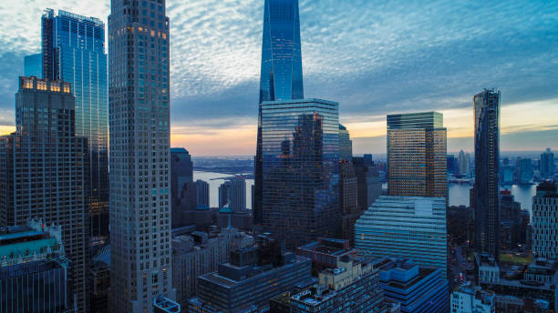 マンハッタンのダウンタウンの空中の眺めを含む主要高層ビル: リバティ タワー、交通機関の建物、バークレー タワー - chicago built structure business forecasting ストックフォトと画像