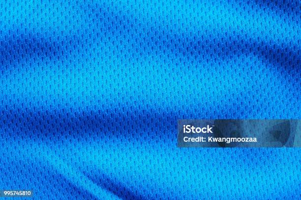 Foto de Fundo De Textura De Malha De Tecido Azul Esporte Vestuário Futebol Jersey Com Ar e mais fotos de stock de Texturizado - Descrição Geral