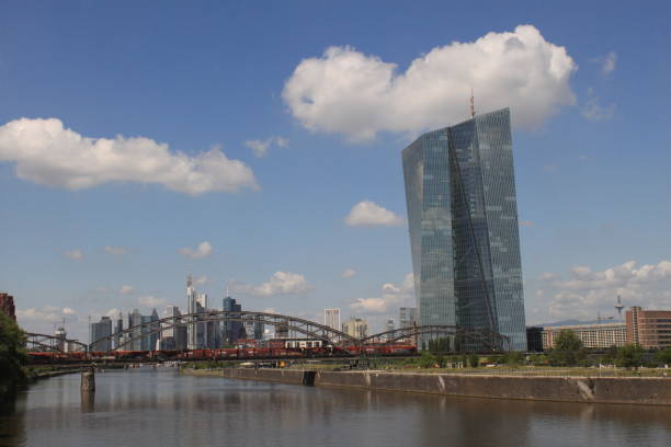 Summer day in Frankfurt View of the skyline from the east mütze stock pictures, royalty-free photos & images