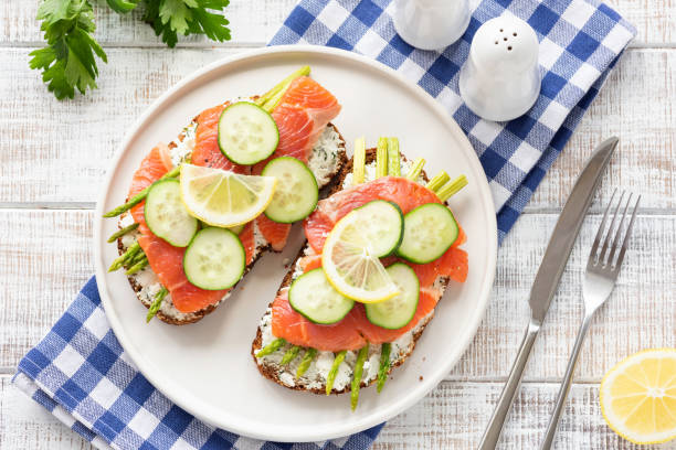 istock Salmon toast with asparagus and cucumber 995925942