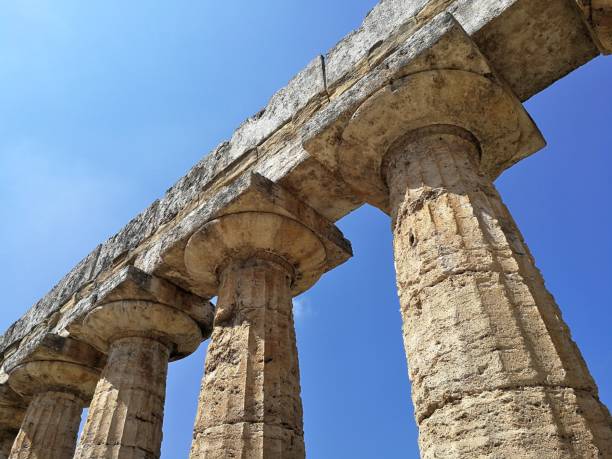 паестум - деталь столиц храма нептуна - temple of neptune стоковые фото и изображения