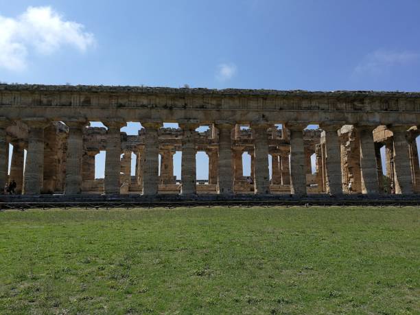 Paestum - Side facade of the Temple of Neptune Paestum, Salerno, Campania, Italy - July 1, 2018: Temple of Neptune in the Archaeological Park of Paestum temple of neptune doric campania italy stock pictures, royalty-free photos & images