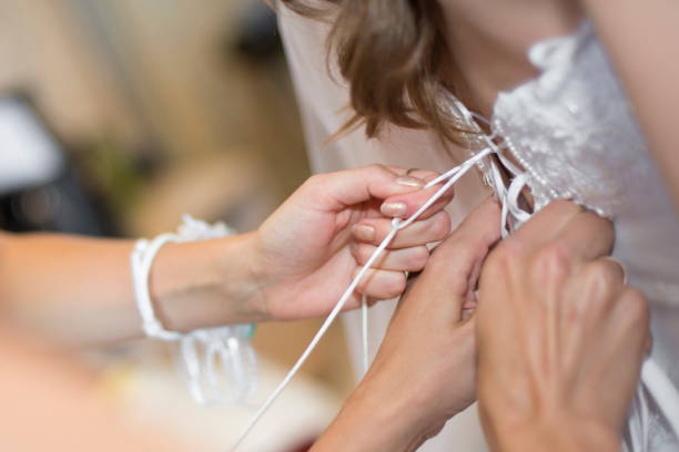 istock Tightening wedding dress, close up. 995955564