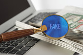 ein-computer-eine-zeitung-und-eine-lupe-mit-den-worten-fakt-und-fake.jpg?b=1&s=170x170&k=20&c=8HtbuDEPiUJAjfF-v5QfHdXtwW_L-d2NM9LyDIO6fd4=