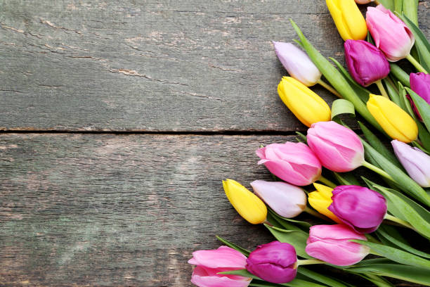 istock Bouquet of tulips on grey wooden table 996048942