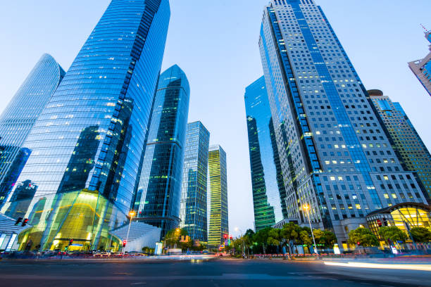 istock Speed technology in Shanghai's urban nightscape 996123730