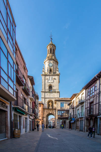 The Clock Arch  is a tower located in the walled enclosure of Toro in the province of Zamora Toro, Zamora, Spain, June 2017: The Clock Arch  is a tower located in the walled enclosure of Toro in the province of Zamora toro zamora stock pictures, royalty-free photos & images