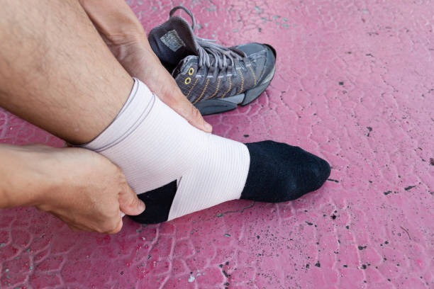 istock Male athlete applying Stretch fabric Stretch fabric wrapped around your legs 996267780