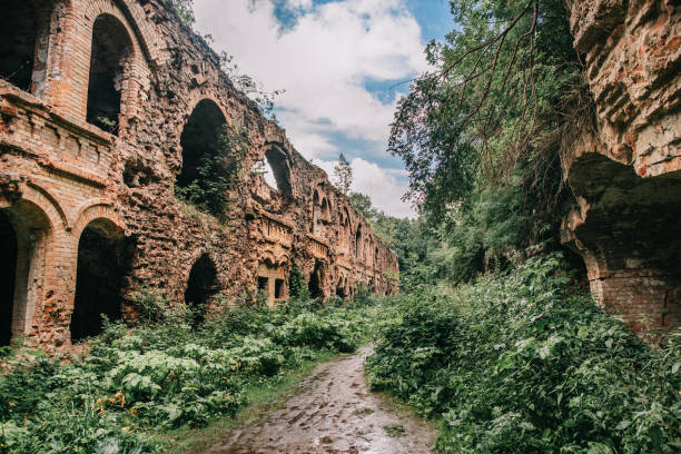 istock building old fort brick fortified destroyed wars nature 996270818