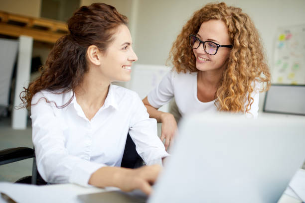 istock Talk of businesswomen 996320642